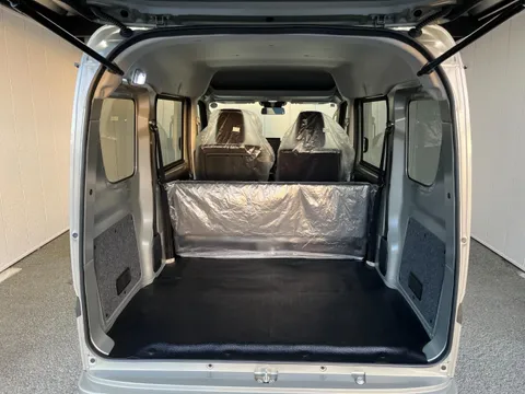 Nissan Clipper Van