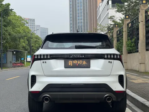 Lynk & Co 06