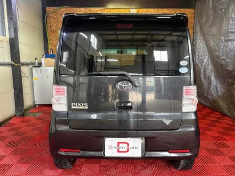 Toyota Pixis Space