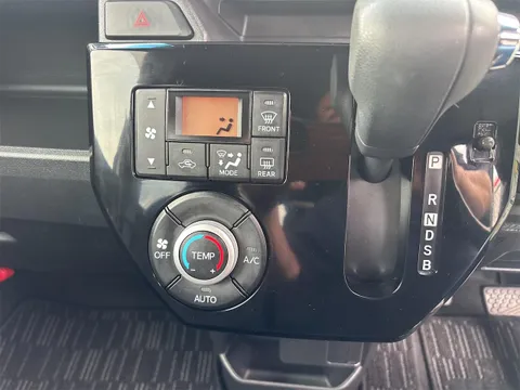 Toyota Pixis Mega