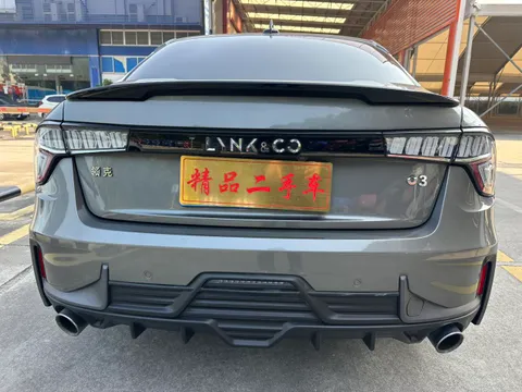 Lynk & Co 03