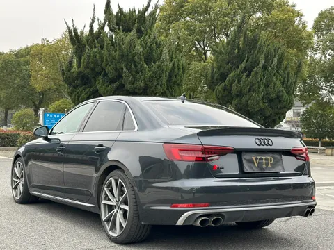 Audi S4