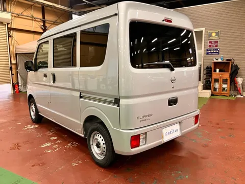 Nissan Clipper Van