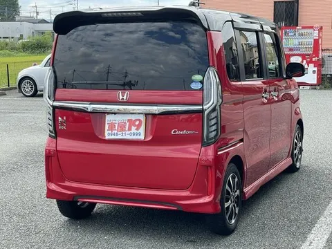 Honda N-BOX Custom