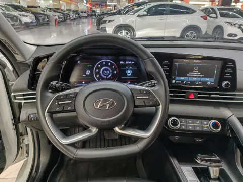 Hyundai Elantra (Avante)