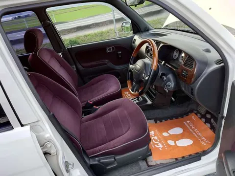 Daihatsu Mira Gino