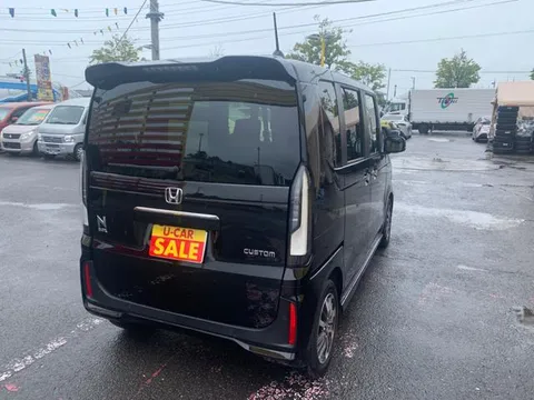 Honda N-BOX Custom