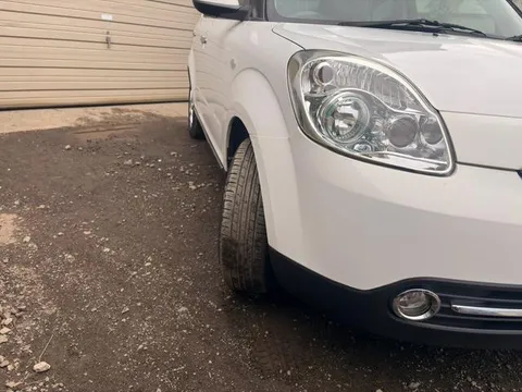Mazda Verisa