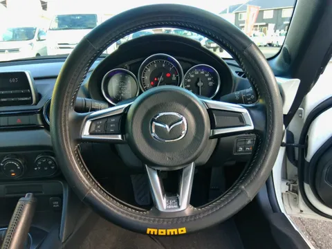 Mazda MX-5 (Roadster)