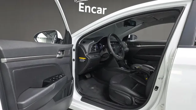Hyundai Elantra (Avante)