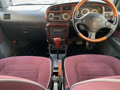 Daihatsu Mira Gino