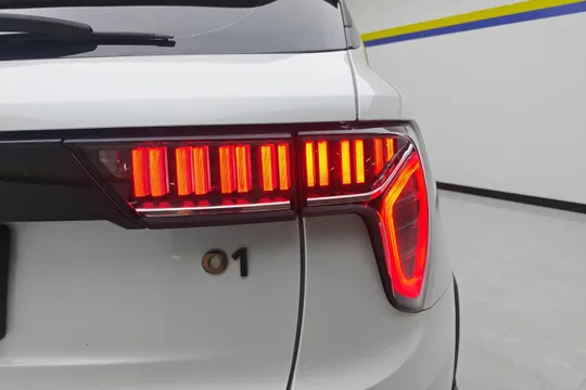 Lynk & Co 01