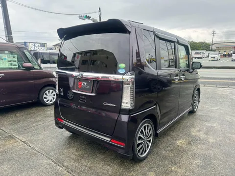 Honda N-BOX Custom