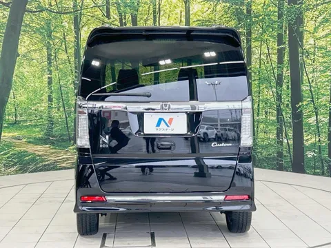 Honda N-BOX Custom
