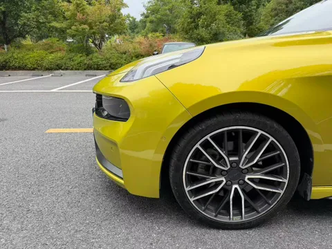 Lynk & Co 03