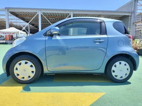 Toyota iQ