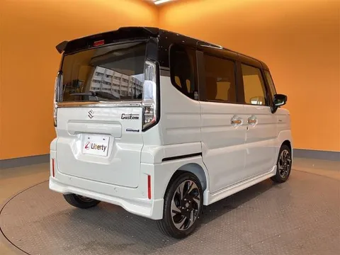 Suzuki Spacia Custom