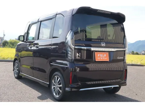 Honda N-BOX Custom