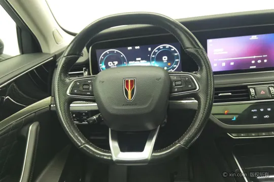 Hongqi HS5