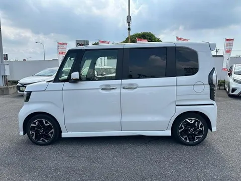 Honda N-BOX Custom