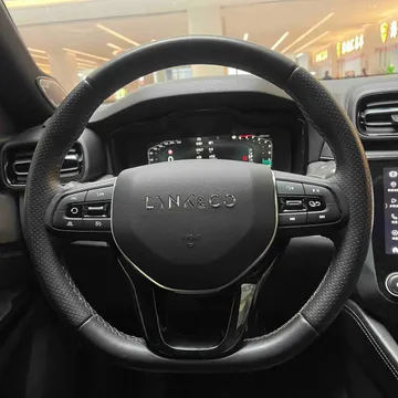 Lynk & Co 03