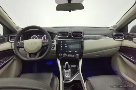 Lynk & Co 02