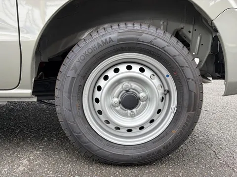Nissan Clipper Van