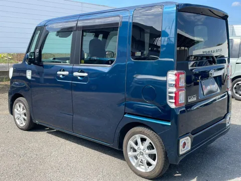 Toyota Pixis Mega
