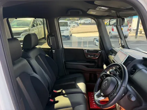 Honda N-BOX Custom