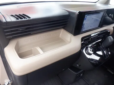 Mitsubishi Delica Mini