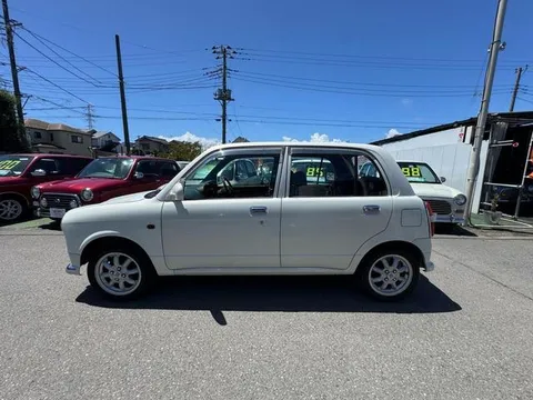Daihatsu Mira Gino