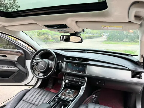 Jaguar XFL