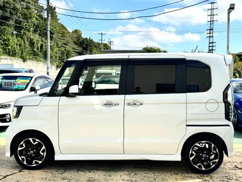 Honda N-BOX Custom