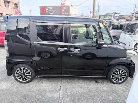Honda N-BOX Custom