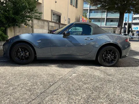 Mazda MX-5 (Roadster)