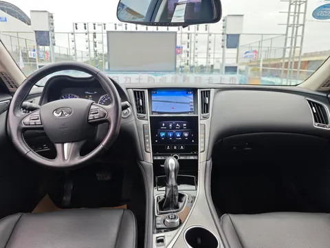 Infiniti Q50L