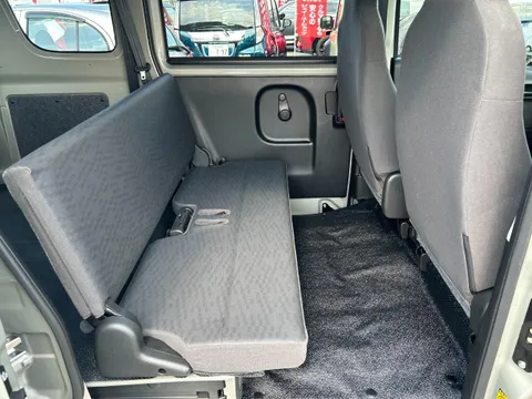 Nissan Clipper Van