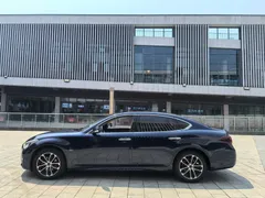 Infiniti Q70