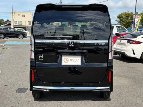 Honda N-BOX Custom