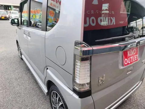 Honda N-BOX Custom