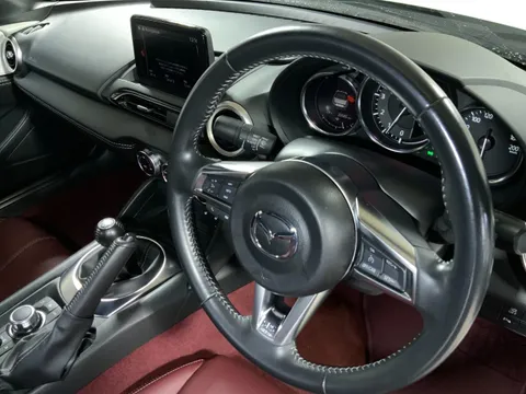 Mazda MX-5 (Roadster)