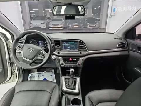 Hyundai Elantra (Avante)