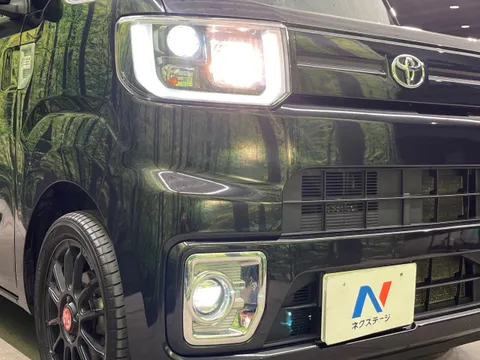 Toyota Pixis Mega