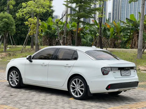 Lynk & Co 03