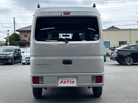 Mitsubishi Minicab Van
