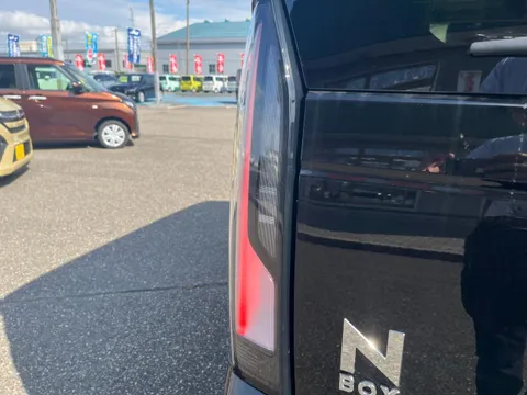 Honda N-BOX Custom