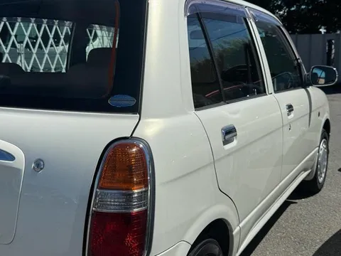 Daihatsu Mira Gino