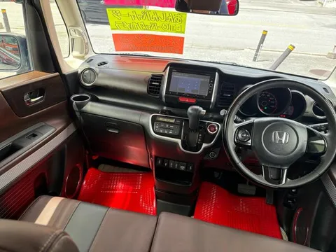 Honda N-BOX Slash