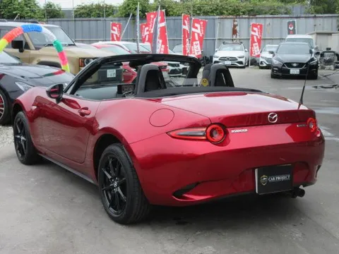 Mazda MX-5 (Roadster)