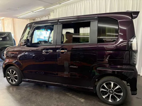 Honda N-BOX Custom